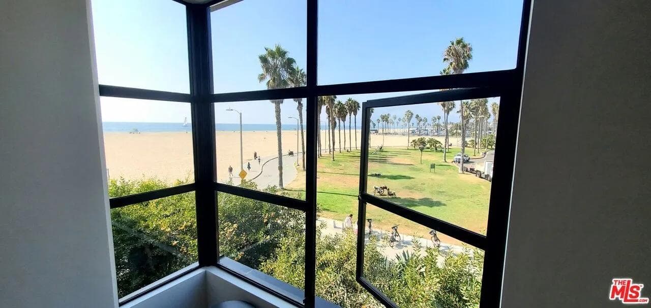 Venice Beach House living area